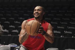 乐鱼体育手机版-篮网：谁还有梦想？篮网双向合同球员缔造纪录 成征战NBA第5000人